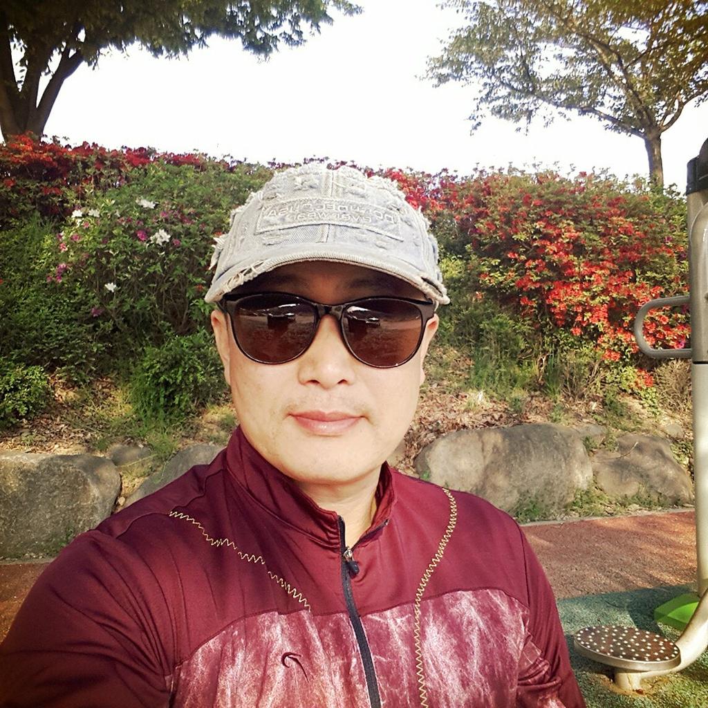 sep14721's tweet photo. 산책하며~ㅎㅎ http://t.co/cKqKzL2KMX