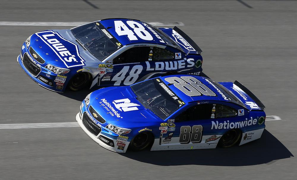 NASCAR's tweet photo. This is getting pretty intense.
19 to go!

📺: FOX
💻: http://t.co/U03MzGf5m3 
#GEICO http://t.co/HkSZhdeJvR
