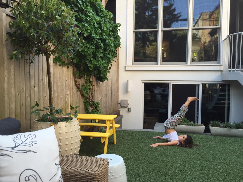 LarkMarieAnton's tweet photo. #SundayFunday #chillin http://t.co/A5aHPOKsic