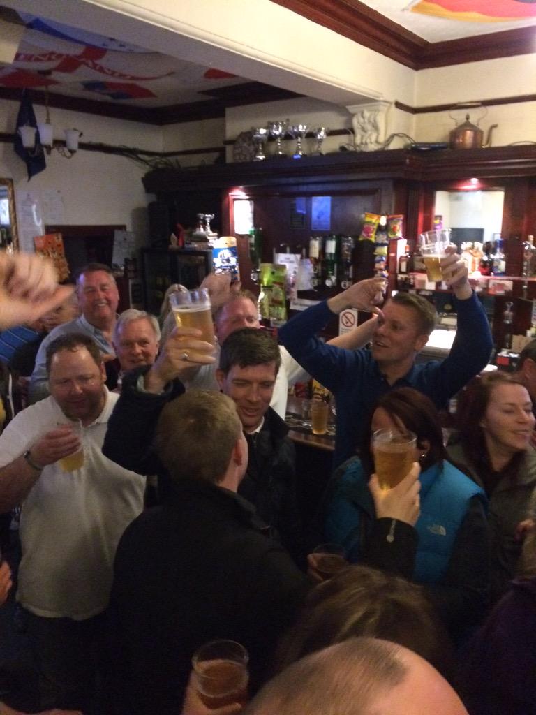 gasnomis's tweet photo. DC in the Vic!! Legend!! #BristolRovers #UTG http://t.co/sBLLZmlUDj