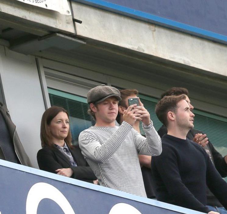 _Horany's tweet image. Scrolling through twitter today and seeing 

#NORESPECTFORLITTLEMIX and 
#NaughtyBoyGetALifeAndLeaveIt