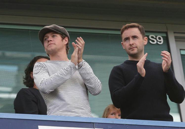 _Horany's tweet image. Scrolling through twitter today and seeing 

#NORESPECTFORLITTLEMIX and 
#NaughtyBoyGetALifeAndLeaveIt