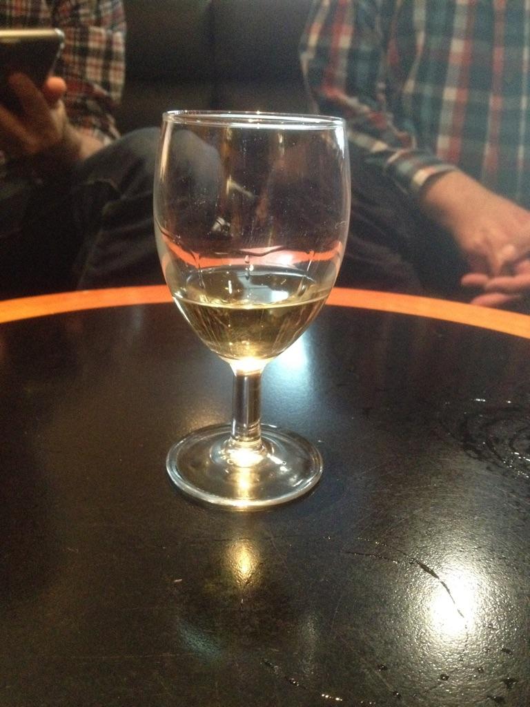 tsjochenmear's tweet photo. De eerste proeverij is een feit! #whisky #whiskytour #Schotland http://t.co/79rB28t76e