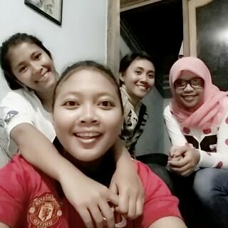 esterratnaA's tweet photo. @kiki08_08 (ibu pengacara) @chikanabilla (ibu polwan) @Retnodheviyanti (ibu guru) dan gw mahasiswa hahaha :D http://t.co/8C77maLC1y