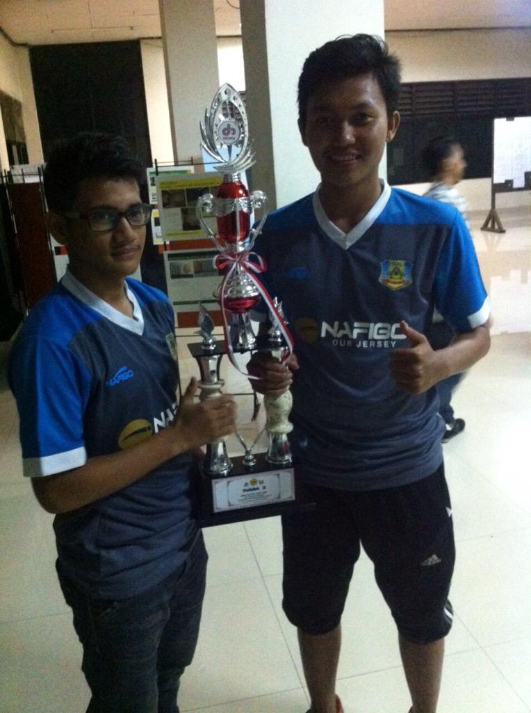 nafigojersey's tweet photo. Selamat untuk SMA 45 , juara 1 di ukm futsal cup universitas borobudur 🏆⚽️ @futsal45team @tantsu_tiga 😄🎉👊🏻👏🏻 http://t.co/FTucPOKKpB