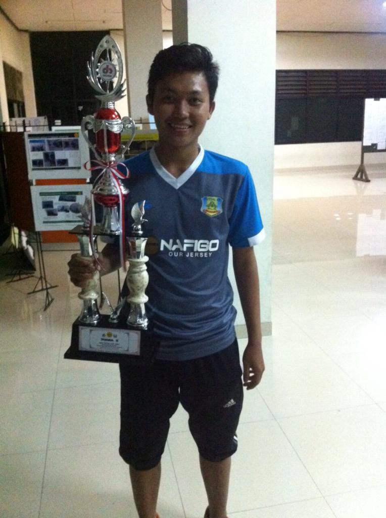nafigojersey's tweet photo. Selamat untuk SMA 45 , juara 1 di ukm futsal cup universitas borobudur 🏆⚽️ @futsal45team @tantsu_tiga 😄🎉👊🏻👏🏻 http://t.co/FTucPOKKpB