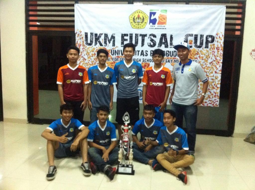 nafigojersey's tweet photo. Selamat untuk SMA 45 , juara 1 di ukm futsal cup universitas borobudur 🏆⚽️ @futsal45team @tantsu_tiga 😄🎉👊🏻👏🏻 http://t.co/FTucPOKKpB