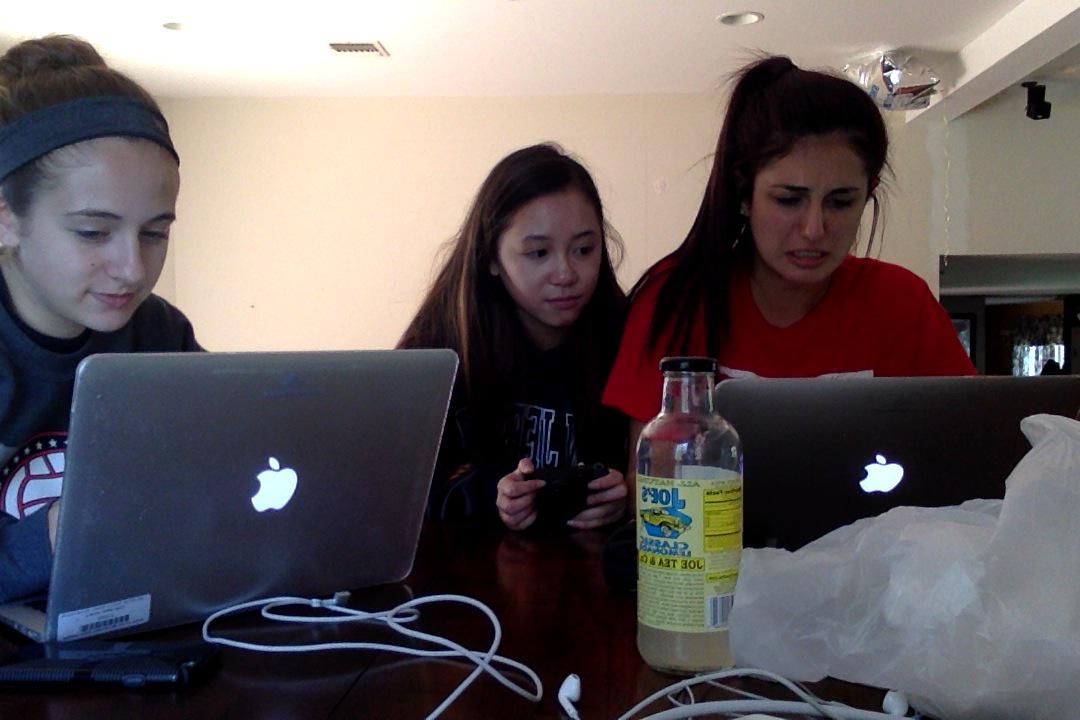 JuliaDobre__'s tweet photo. Dedication round 2 #themancave #existentialism #wokeuplikedis #confused?? #pvprovide #documentation #finalvideo http://t.co/PZ02Y0nnL5