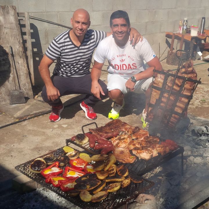 Com mi amigooo x comer un asaditooo