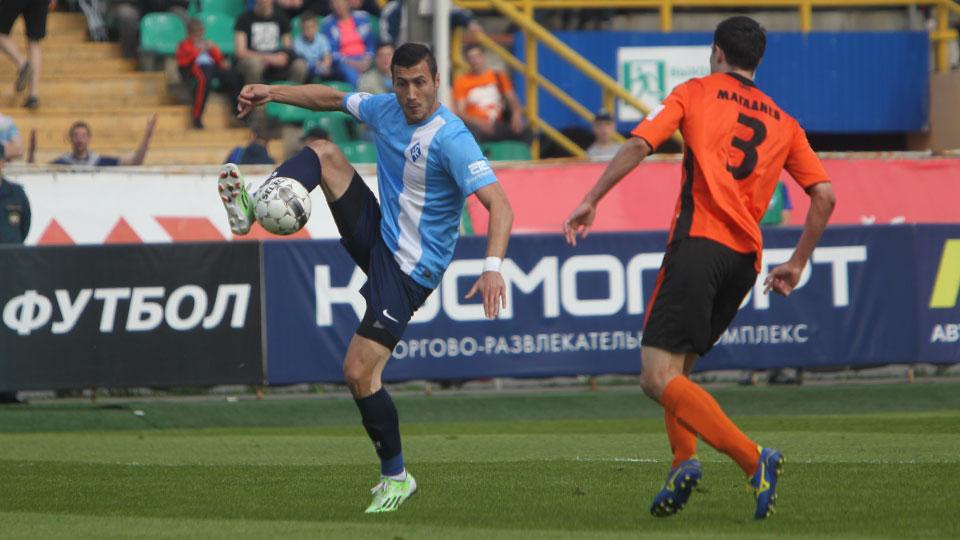 Jahovic controls a pass Jahovic controls a pass