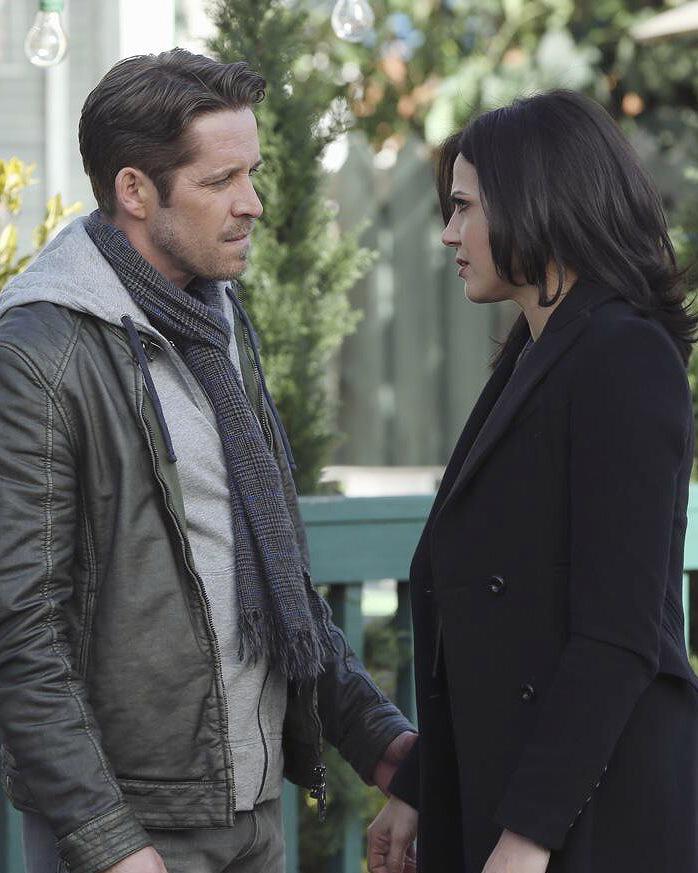 OUATcompetition's tweet photo. What are you most looking forward to in 4x20? #OnceUponATime 

RT for #CaptainSwan reunion
Fav for #OutlawQueen talk http://t.co/Iddzj7NxI8
