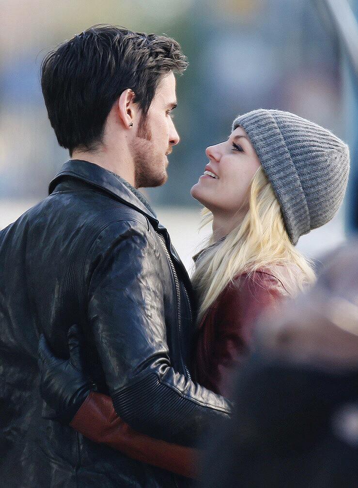 OUATcompetition's tweet photo. What are you most looking forward to in 4x20? #OnceUponATime 

RT for #CaptainSwan reunion
Fav for #OutlawQueen talk http://t.co/Iddzj7NxI8