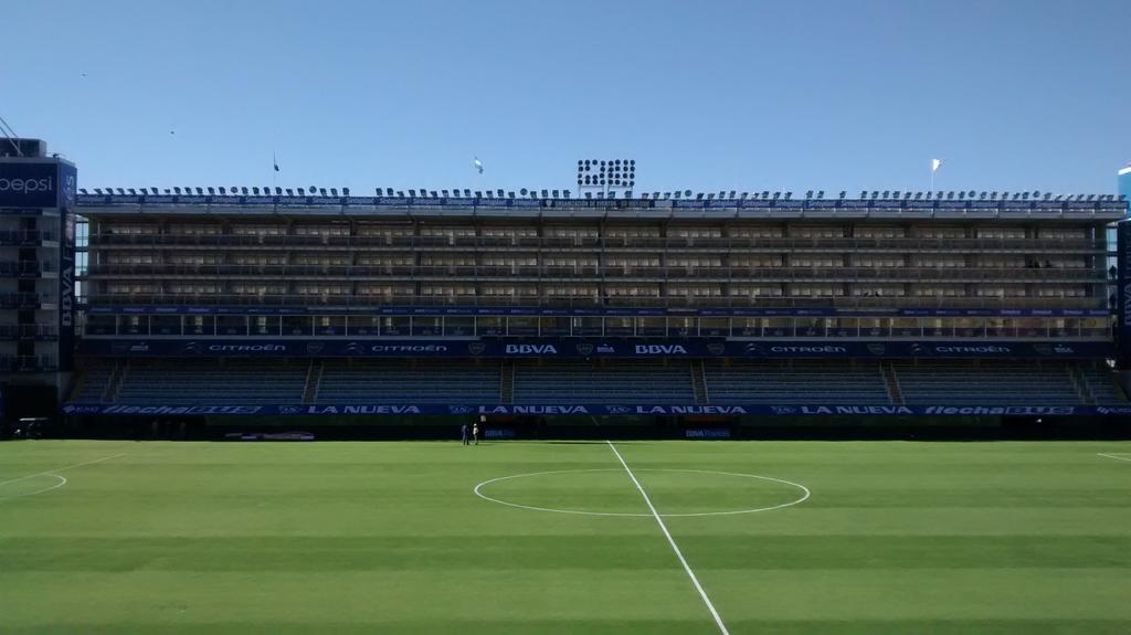 BocaJrsOficial's tweet photo. Así luce la #Bombonera a horas del choque frente a River. ¡Vamos #Boca! http://t.co/XkEK1JXqk1