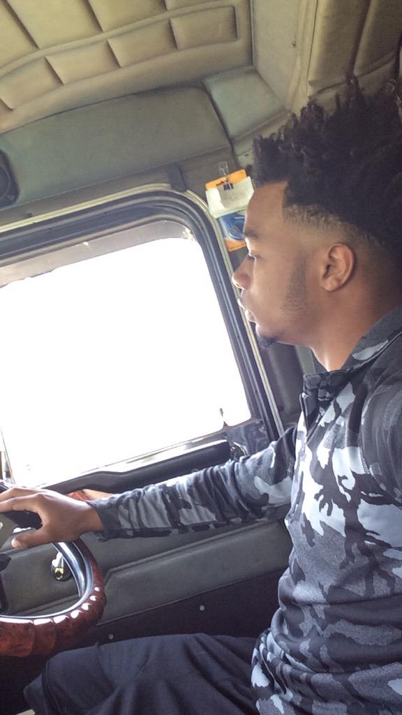 DaRealSlick_'s tweet photo. #TeamPeterbilt When Trucking is life๐๐๐ธ๐ธ http://t.co/nLWbaxiRZr