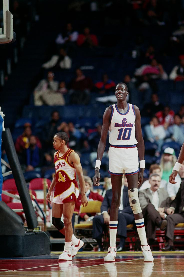 MrMichaelLee's tweet photo. Spud &amp; Manute http://t.co/p0zNrBm2kL (h/t @RyanJKelly)