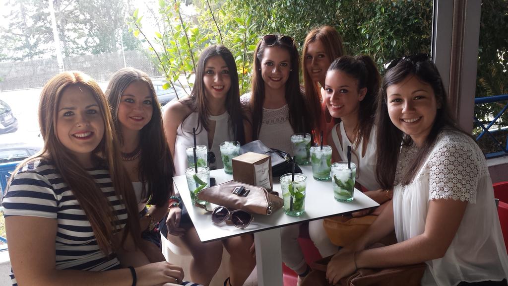 Arena_501's tweet photo. •°●ARENA SUNDAYS●°• ¿Quereis un Mojito? #Domingos #Aguadulce #5o1 #Terraza #Solecito #YaHueleAVerano http://t.co/3F5d1JiZyP