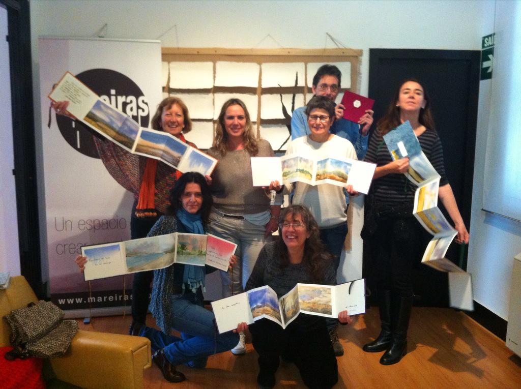 MareiraSpacio's tweet photo. Magnífico el taller de #acuarela magníficos los #librosdeartista creados y magnífica la experiencia #compostela http://t.co/jum8TfBweI
