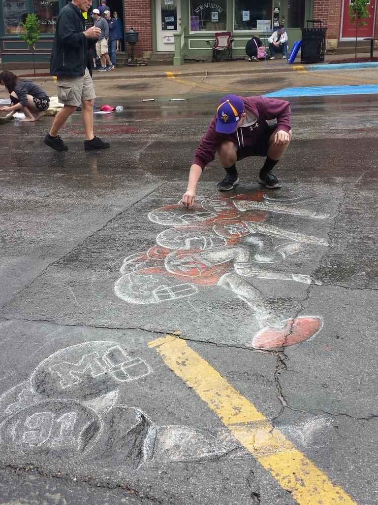teresamcox_cox's tweet photo. Adding some color after the rain :) Go Bryce! http://t.co/AoacmoZhnG