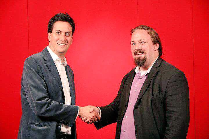 vincemaple's tweet photo. #100HoursToGo Ready for #ChangingMedwayTogether, working hard to make @Ed_Miliband the next Prime Minister #Ed4PM http://t.co/CY7TPcENYI