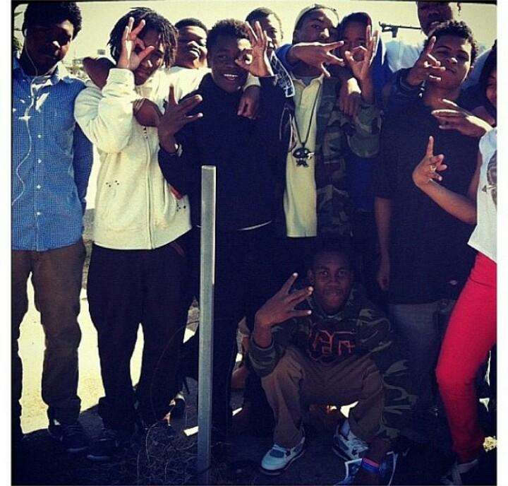 FreeBroski_'s tweet photo. this not half of the squad #restadonis🙏☝ http://t.co/PhMP0su6Xl