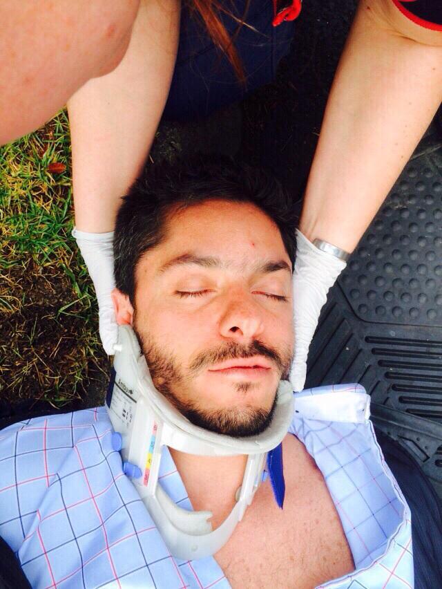 LlergoG's tweet photo. Encontraron a este muchacho tirado en prolongación bosques. Alguien lo conoce? #Huixquilucan @Vecinodeteca http://t.co/GTU4VbVK8H