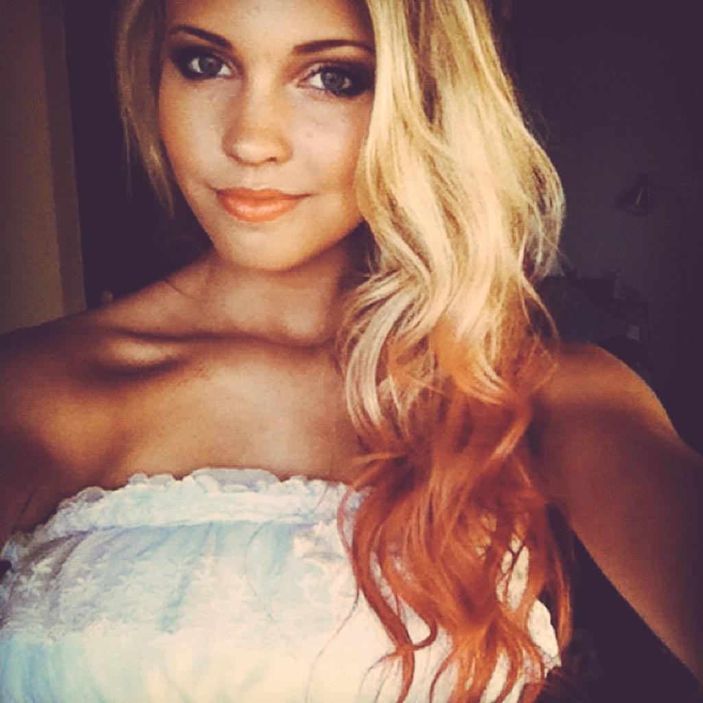 AddisonWalker6's tweet image. Happy b-day! Selfie lover! 😘 @Jessicatjuuhxx