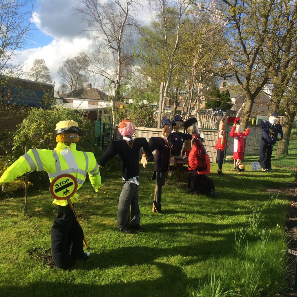 GregMulholland1's tweet photo. Love the #scarecrows at #HolyTrinity Primary School at the #Cookridge #Scarecrow Festival organised by #OldMods http://t.co/QqQv1cW1Ub