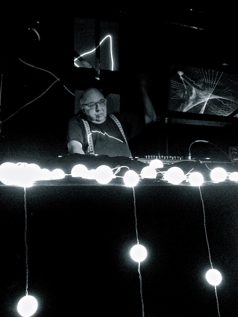 fleo29's tweet photo. Ciao l'artiste et merci pour cette dernière soirée… #remykolpakopoul #RipRkk #cabaretvauban @laRadioNova http://t.co/xoAqIDaeW8