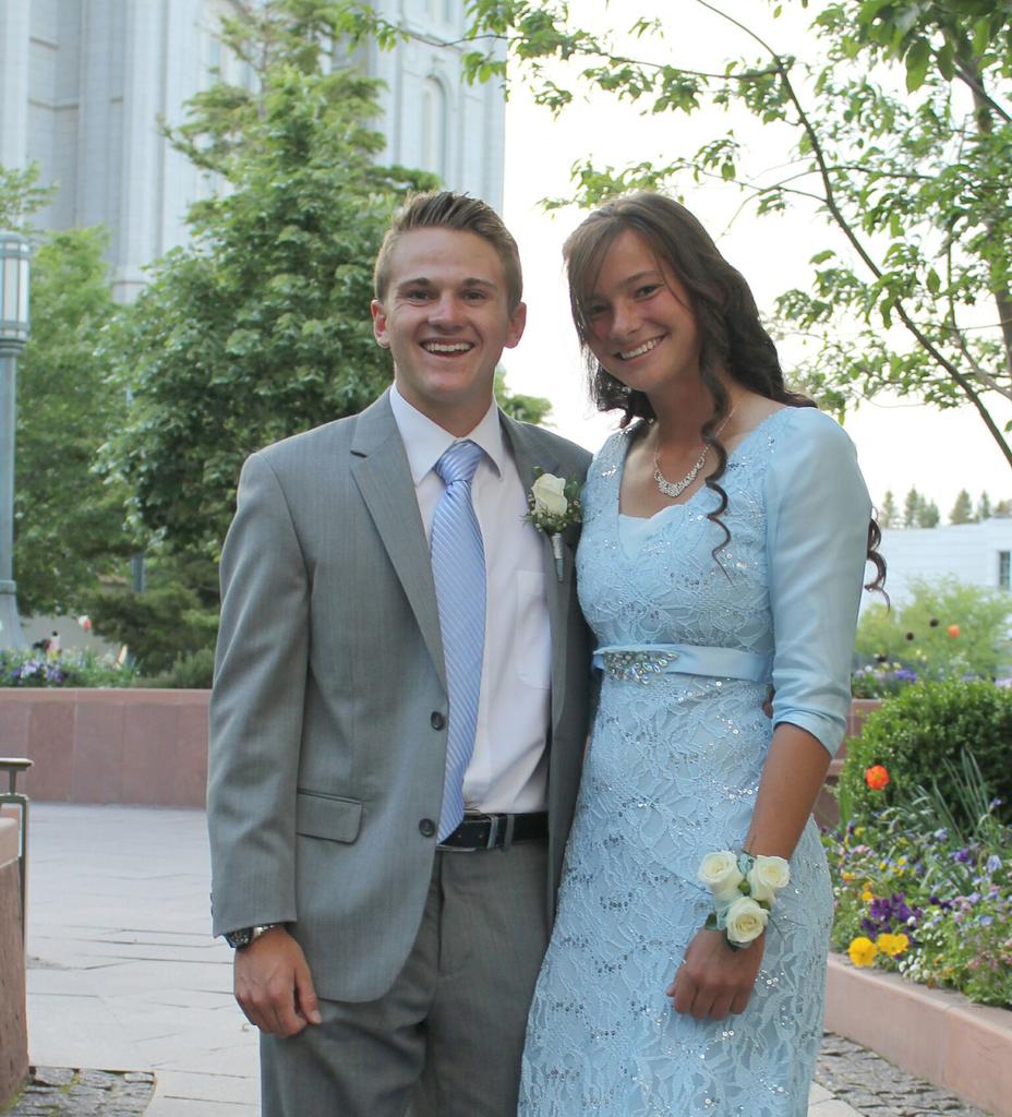 22_goldy's tweet photo. Prom 2k15 was awesome! http://t.co/NptKEjhLoz