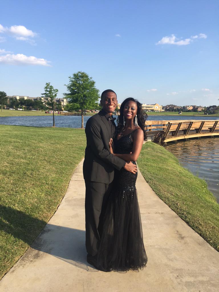 SierraThisBeat's tweet photo. Black Love β«οΈ #prom2015 #prom2k15 #prompics015 http://t.co/oSMXBQhn1B