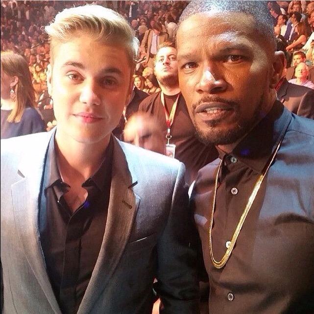 lipstickissed's tweet photo. #JustinBieber looking like #Ellen on #FightNight with #JaimeFoxx #MayvsPac #lipstickissedinfo http://t.co/1FY6l6YfFn