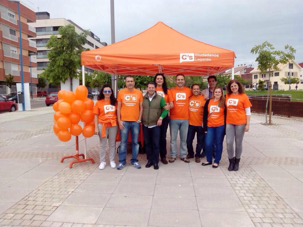 CS_Madrid's tweet photo. Madrid se prepara para el cambio, fin de semana informativo de @CsPozuelo @Cs_Leganes @Cs_Alcobendas_ @CsMajadahonda http://t.co/XV3jlEjZXS