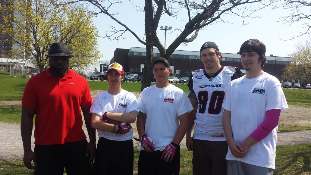 MikeCliffy90's tweet photo. Bring the heat! Beautiful sunshine at the @NGGiantsFootbal registration day with @REDBLACKS @CFLCommunity #CS44 http://t.co/hTAakgncGc