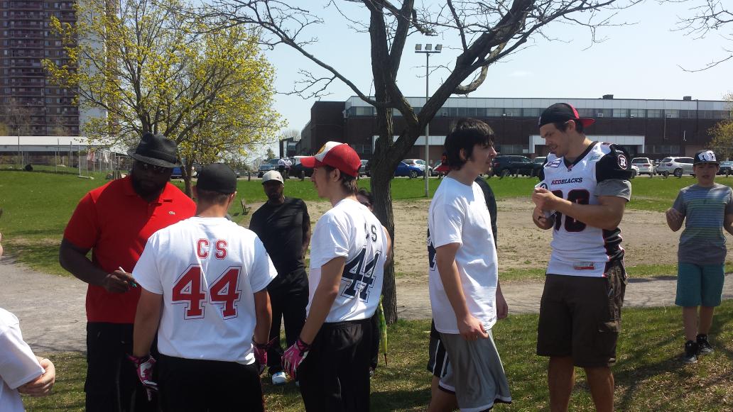 MikeCliffy90's tweet photo. Bring the heat! Beautiful sunshine at the @NGGiantsFootbal registration day with @REDBLACKS @CFLCommunity #CS44 http://t.co/hTAakgncGc