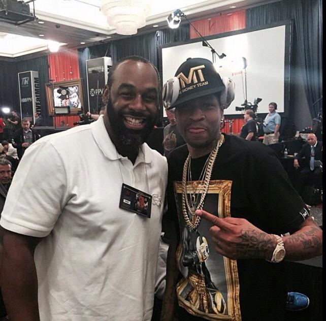 lipstickissed's tweet photo. #Philly greats showed up to #FightWeekend #TheAnswer #AllenIverson &amp; #DonovanMcnabb #NBA #NFL #lipstickissedinfo http://t.co/uHkUPcXgcg
