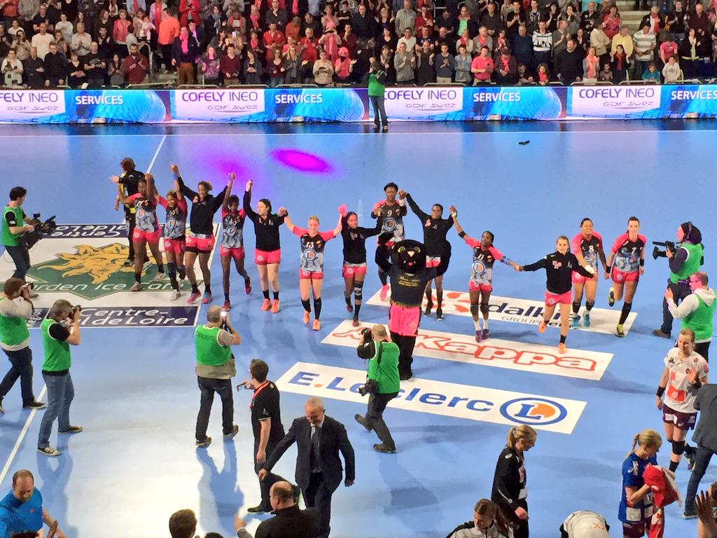 BeInAlex's tweet photo. #Handball : Les Panthères du @FleuryLoiretHB iront au FC Midtjylland Danemark avec 1 but d'avance (23-22)

#FinaleCWC http://t.co/V7TqPE1d5b