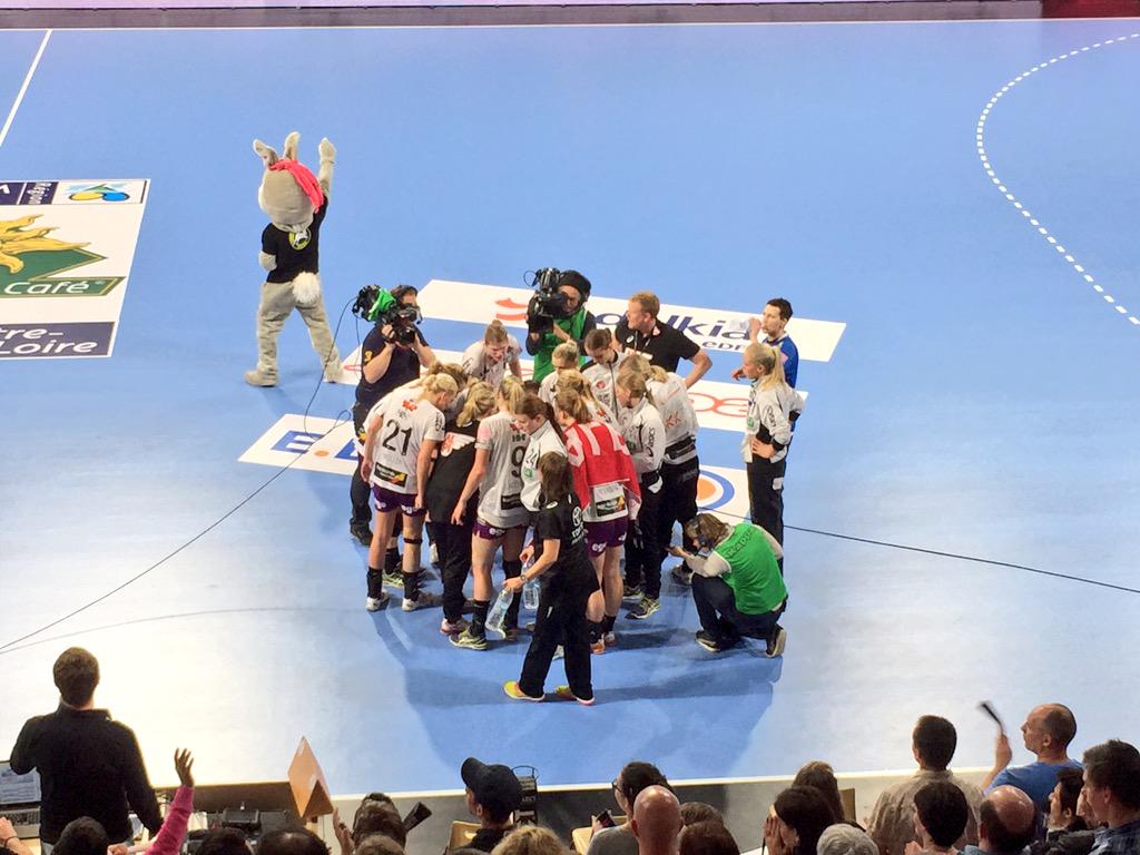 BeInAlex's tweet photo. #Handball : Les Panthères du @FleuryLoiretHB iront au FC Midtjylland Danemark avec 1 but d'avance (23-22)

#FinaleCWC http://t.co/V7TqPE1d5b