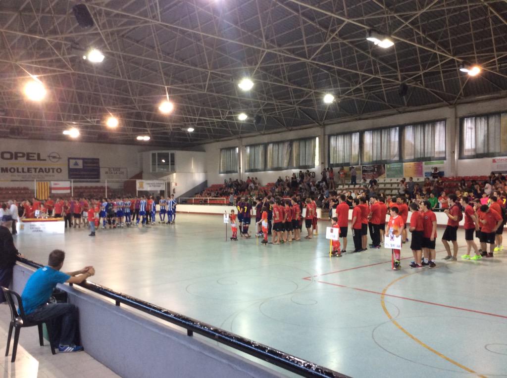 MolletHoqueiC's tweet photo. Entrega de premis #CCATJuvenilHoqueiPatins a @MolletHoqueiC http://t.co/ju24XzGuq9