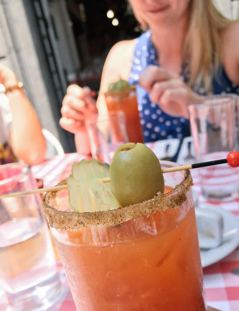GastronautaDF's tweet photo. Bagel con salmón
Pollo frito y waffles
Omelette texmex
Bloody Marys
Nada como brunch a la gringa en @SpiceEverywhere http://t.co/CvApAlMYKg