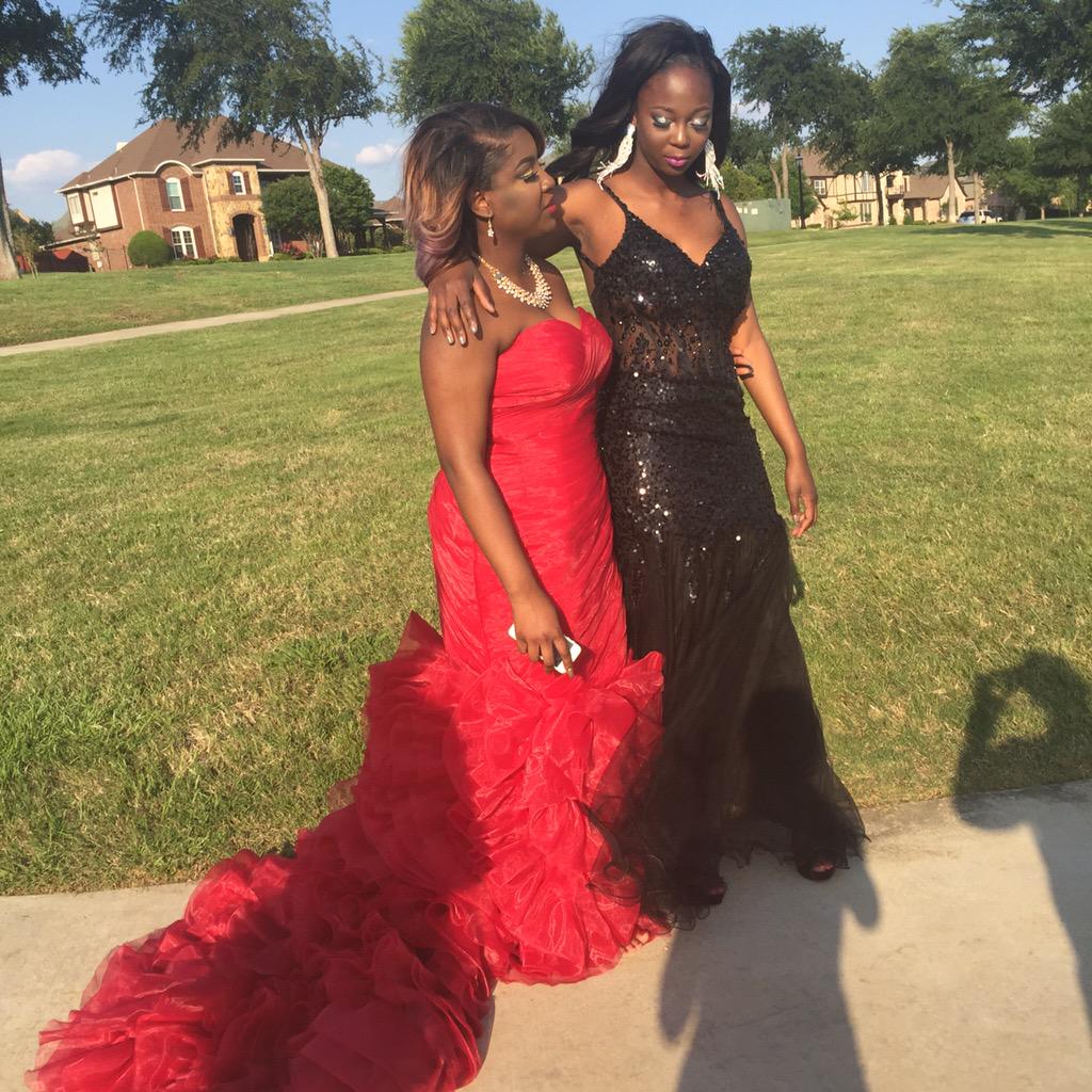 SierraThisBeat's tweet photo. β€οΈ #prompics015 #prom2k15 http://t.co/lUenbnipbr