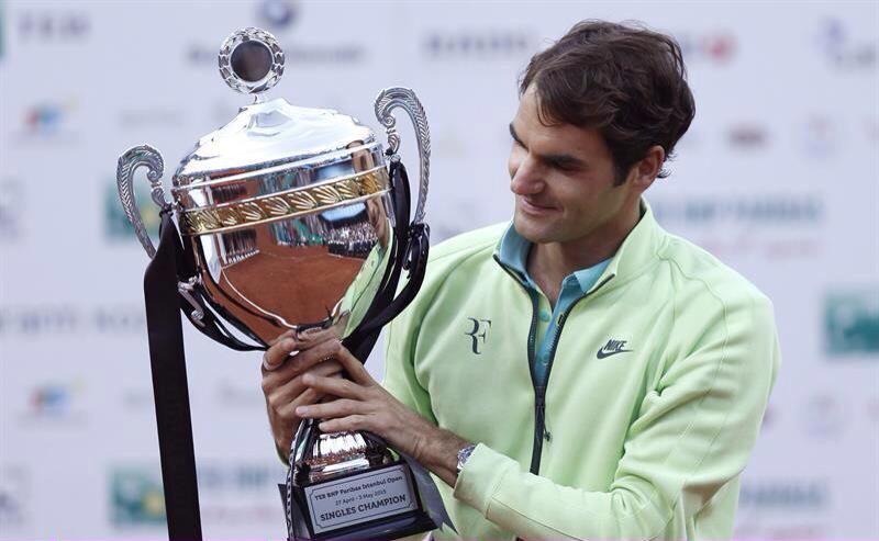 APuroTenisFM's tweet photo. Otro título más. Roger Federer suma ya 85... @WilsonTenisEsp 🔝 http://t.co/4uICOlM3kb