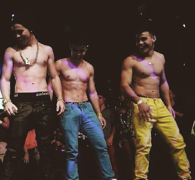 vtriasy's tweet image. SEM LIMITES #BielNoProgramaDaEliana #IrmaosRochaNaEliana