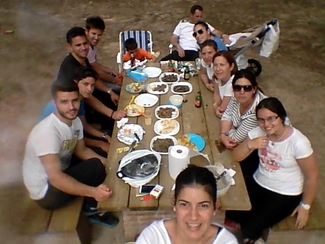 josegorgono's tweet photo. Celebrando el dia de la madre en el pinar… buen dia con @SBonao http://t.co/HVviUokFrl
