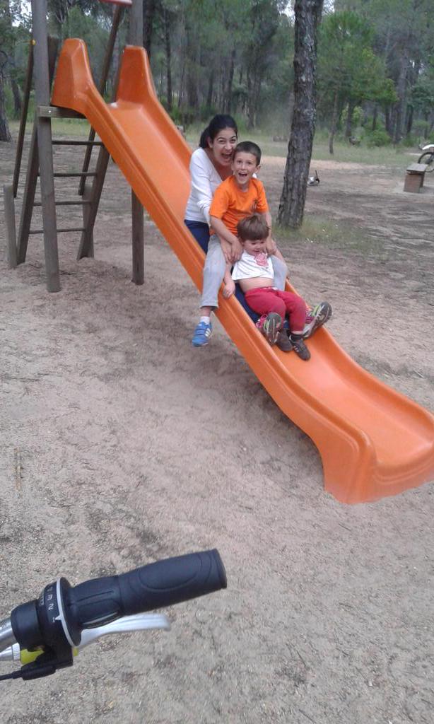 josegorgono's tweet photo. Celebrando el dia de la madre en el pinar… buen dia con @SBonao http://t.co/HVviUokFrl