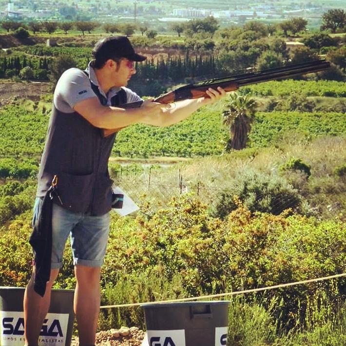 adrian_berge's tweet photo. #Shooting #SportingClays  #Valencia #caesarguerini @REsunglasses @CaesarGuerini @MUSTOclothing faltan  @MullerChokes http://t.co/Qz37gvKuV5