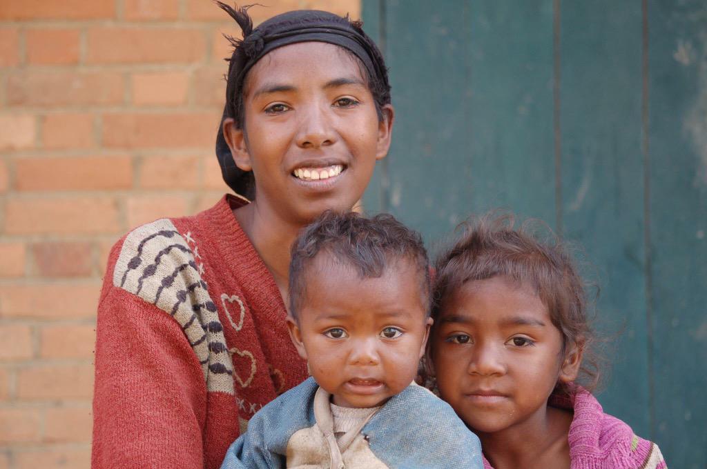 BaobabSolidario's tweet photo. Madres malgaches #FelizDiadelaMadre http://t.co/i7X7noyvmA