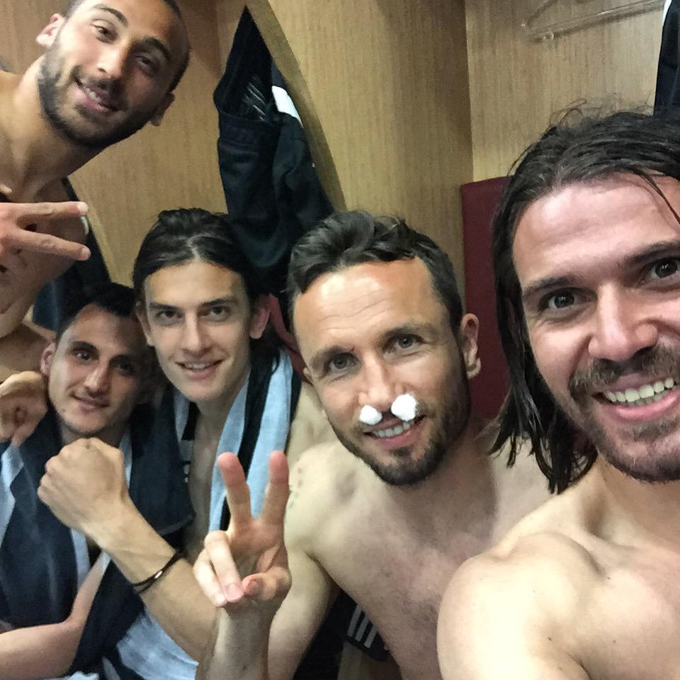 atincnukan93's tweet photo. 2-0 !! Bu süper galibiyetten dolayı bütün takım arkadaşlarımı kutluyorum. Bravo BEŞİKTAŞ 😝💪⚫️⚪️ #pektemek #sivi http://t.co/JjM8QJqzh2