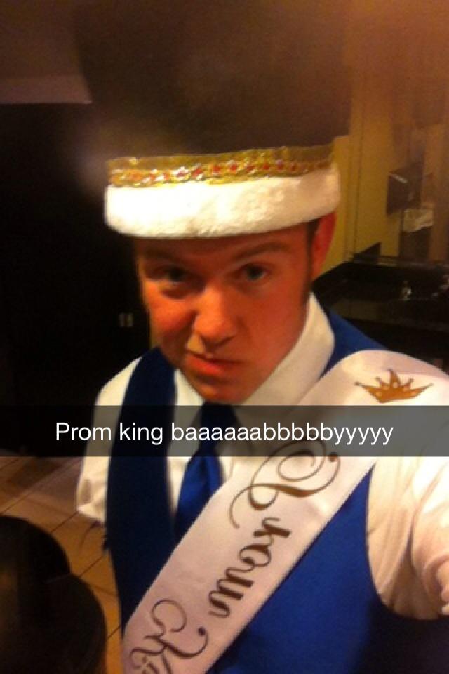 JeremyAndes_9's tweet photo. Ohhhhh.....weird #promking2k15 http://t.co/TZ3U26wv6u