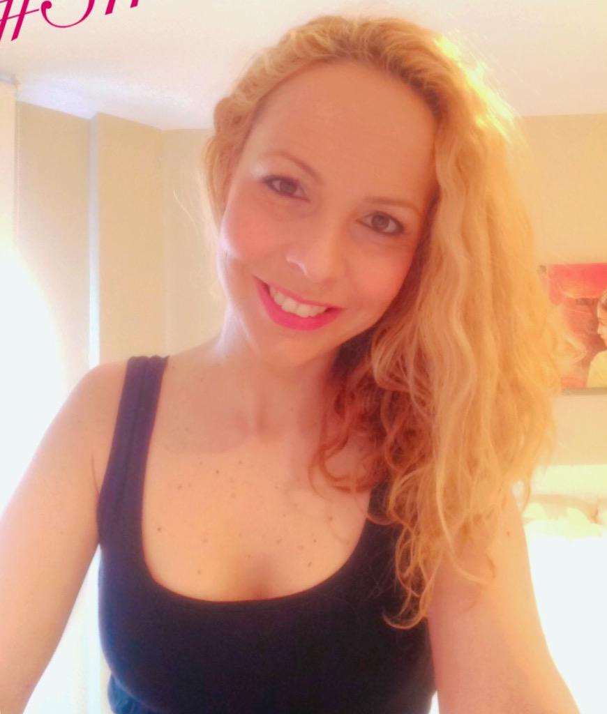 evicanm's tweet image. #BN #MisRunners La curva más bonita en una mujer, es su sonrisa..#SonrisaOn #ProblemsOff #Aprendiendo #SweetDreams 💋