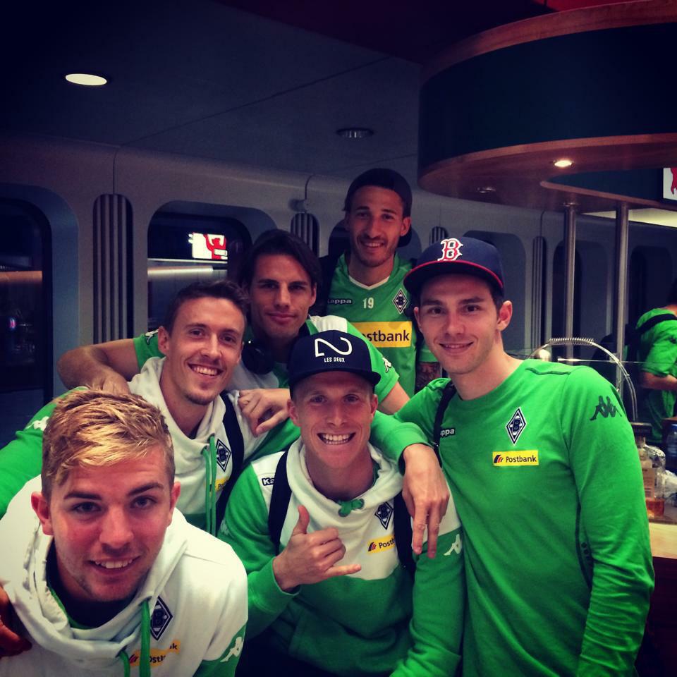 YannSommer1's tweet photo. Sieg!!! 👏🏼👏🏼👏🏼
#Fohlenelf #YS1 http://t.co/z3T82xXX9y